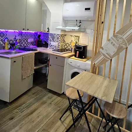 Atypique Deux Pieces Au Village Apartment