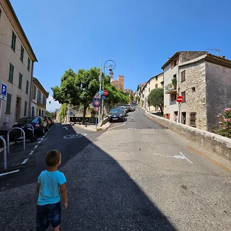 Appartement Atypique En Bas Du Chateau *